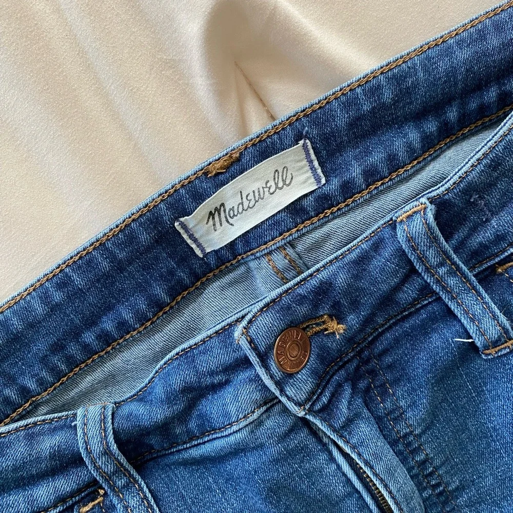 Madewell Women's Skinny Jeans in Dark Blue - Picture 3 of 4